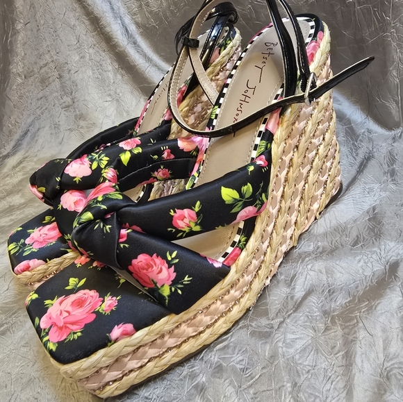 Betsey Johnson Black and Pink Wedge Shoes - Picture 11 of 16
